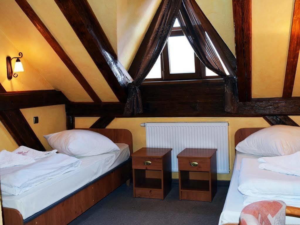 Hotel Jan Zgorzelec Buitenkant foto